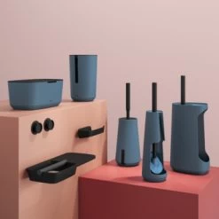 Tiger Toiletborstelhouder TESS Met Opbergfunctie Vrijstaand En Swoop Borstel Flexibel Blauw/zwart -Badkamer Winkel 123 6655